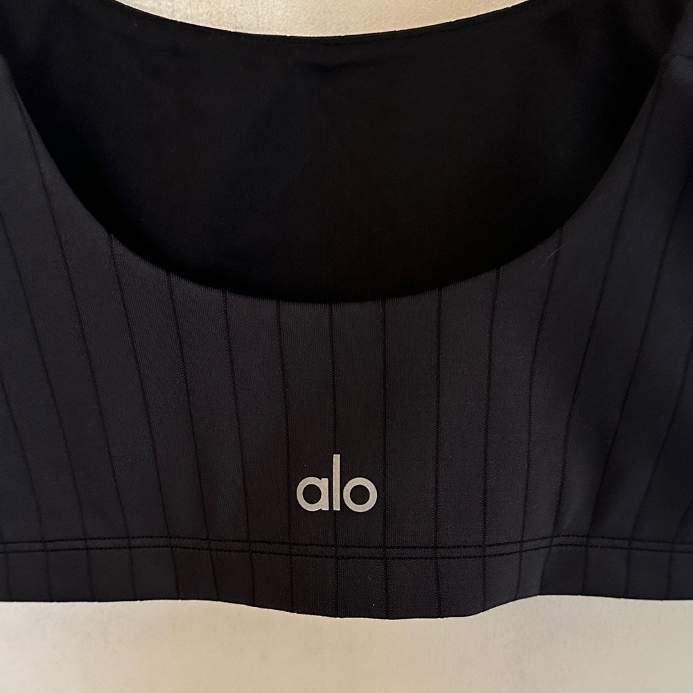 NWOT ALO Yoga Pinstripe Sports Bra- Size Small - Picture 3 of 5